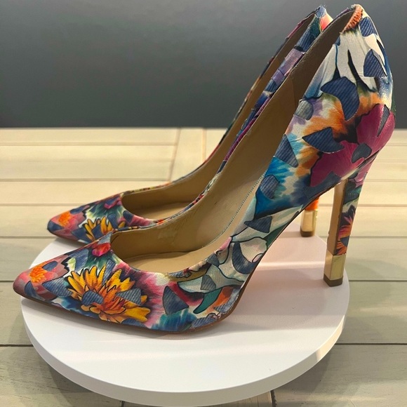 Guess Multicolor Floral Heels - Picture 10 of 10